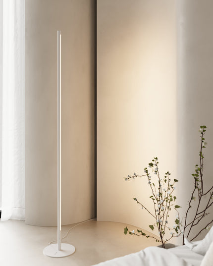 LED Stehlampe mit Fernbedienung | Dimmbar & Platzsparend